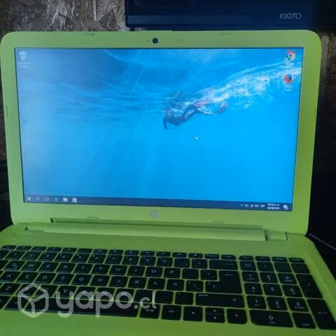 Notebook HP amarillo 4gb ram 500 GB interna amd r4 - Imagen 2