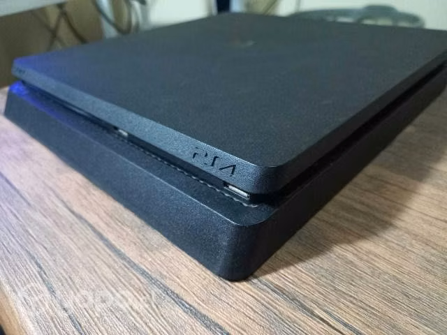 PS4 Slim 1TB + Joystick Dualshock 4 + 3 Juegos