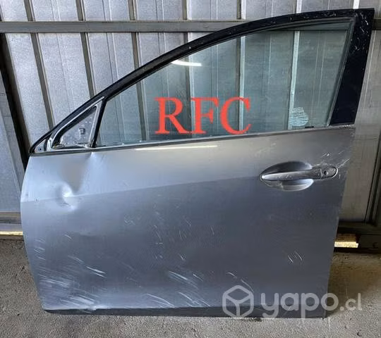 Puerta conductor Mazda 3 año 2010