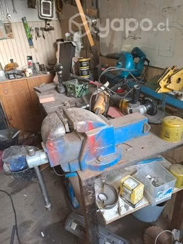 Mesón de trabajo, con tornillo y guillotina