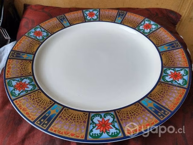 Antiguo y gran plato de loza ,diseño , indonesia