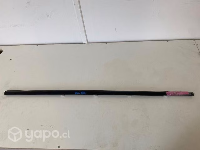 Moldura lame vidrio puerta delantera derecha Ssang