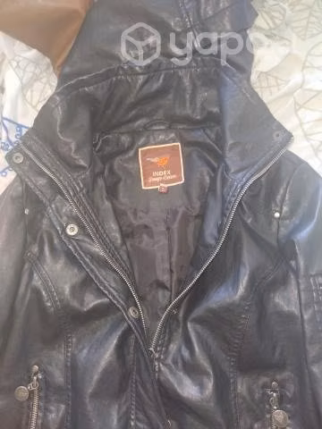 Chaqueta de cuerina café o negra