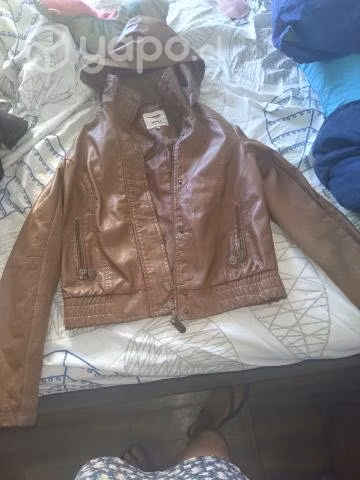 Chaqueta de cuerina café o negra