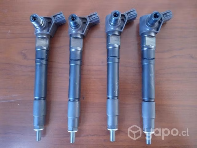 4-98 Inyectores Hilux 2.4 - 50 camionetas desarme