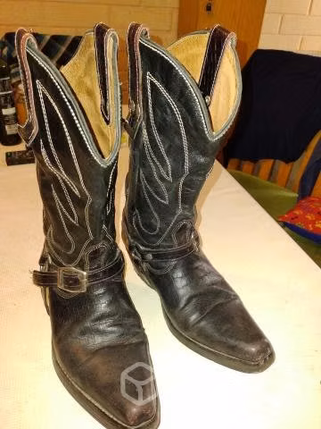 Botas vaqueras de cuero negra