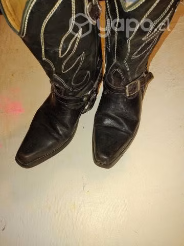 Botas vaqueras de cuero negra