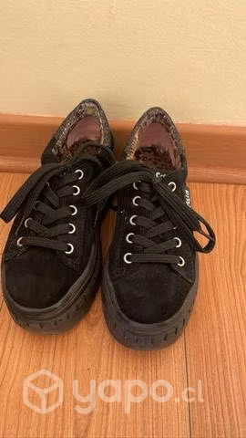 Zapatillas fessia gamuza negra