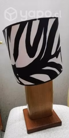 Lámpara hecha a mano de madera nativa