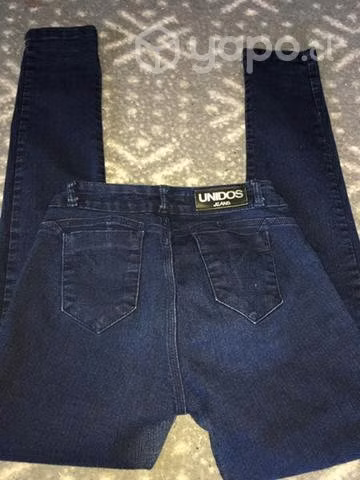 Chaqueta unisex y jeans unidos
