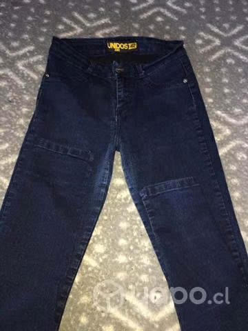 Chaqueta unisex y jeans unidos