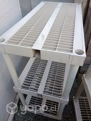 Estantes plásticos