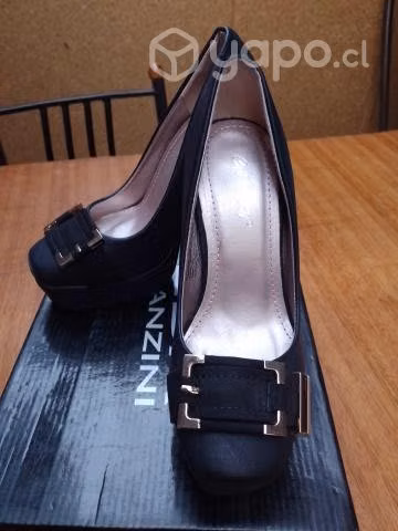 Zapato negro con tacón - Imagen 5