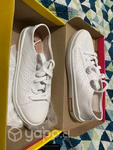 Zapatillas marca "moleca" nuevas