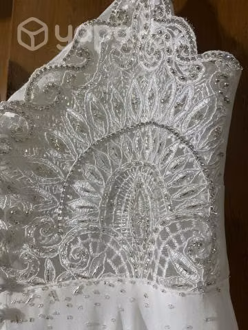 Vestido bordado a mano