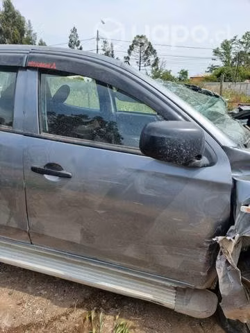 Puerta delantera derecha mitsubishi l