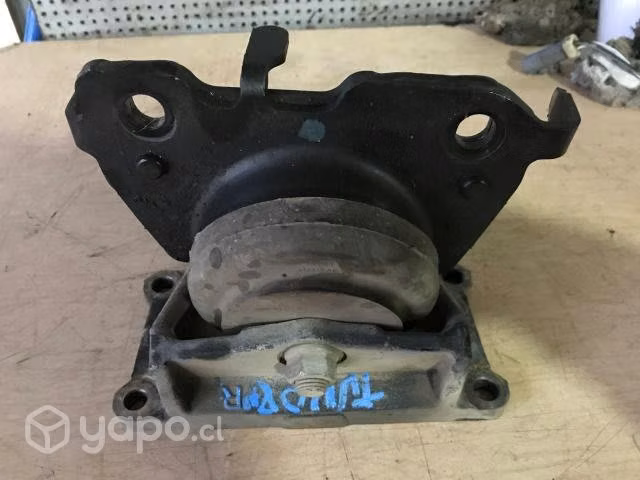 Soporte motor derecho Toyota Tundra 2010