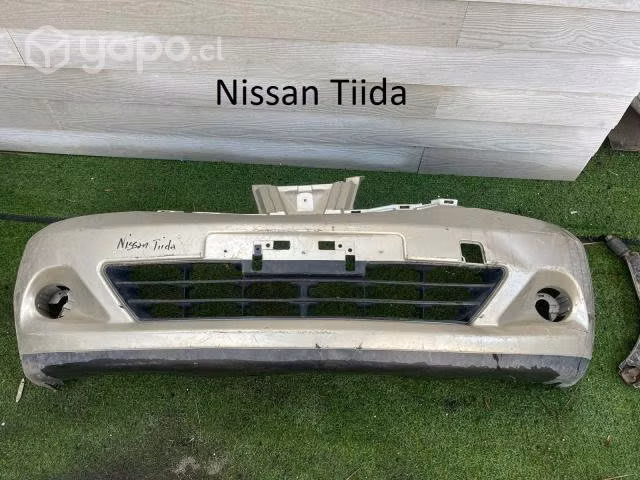 Parachoque delantero Nissan Tiida