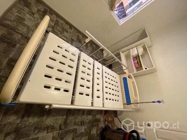 cama clínica nueva con porta suero