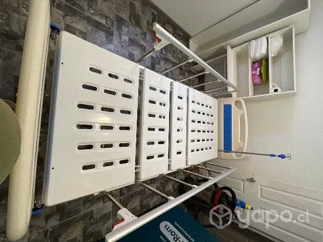 cama clínica nueva con porta suero