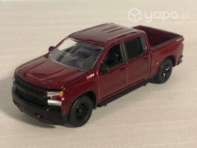 2019 Chevy Silverado Z71 Diecast 1/64 Roja - Imagen 3