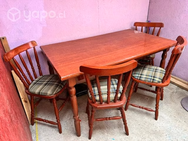 Mesa con sillas