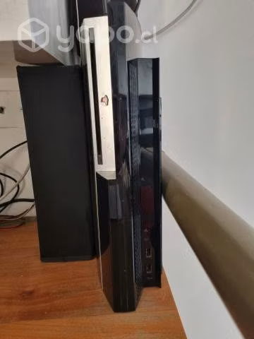 Playstation 3 con 2 controles + 4 juegos