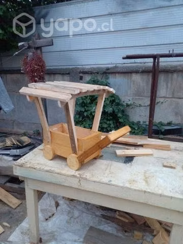 Carrito de madera /porta plantas