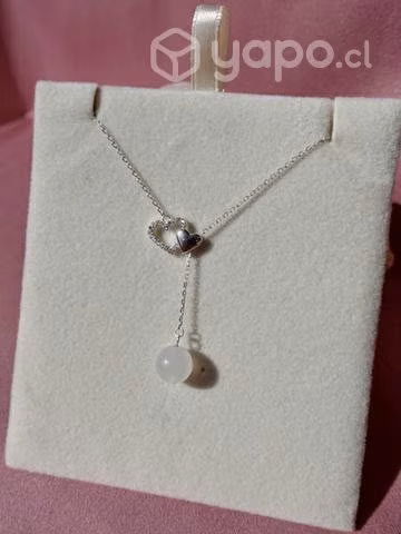 Collar corazones y circones con piedra luna