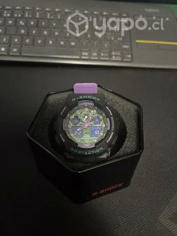 Reloj negro con morado nuevo