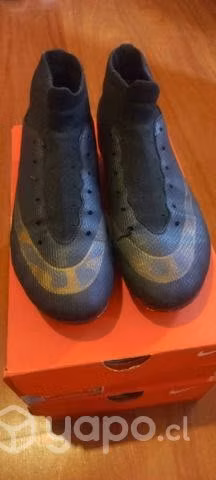 Zapatillas de futbol negras nike genéricas