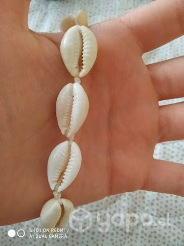 Tobillera de conchitas