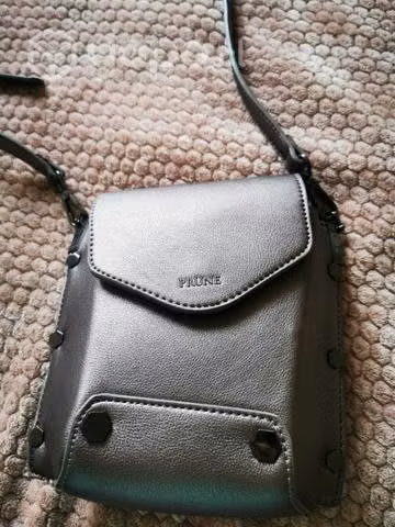 Cartera Prüne color gris