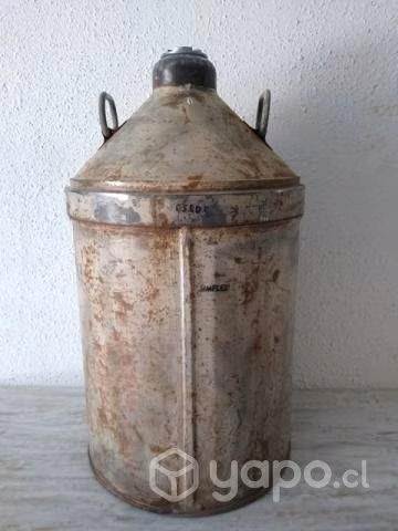 Bidón metálico antiguo