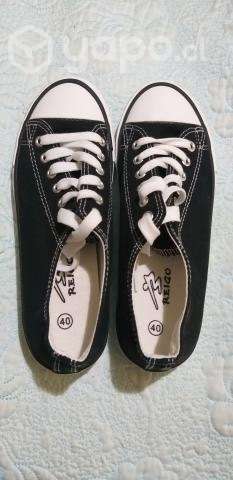 Zapatillas tipo Converse Talla 40 Nuevas - Imagen 2