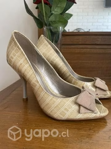 Zapatos marca Via Uno