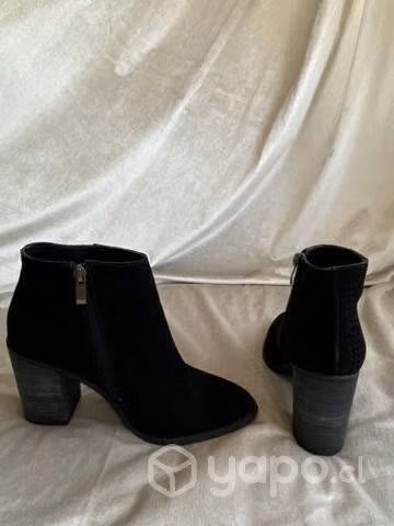 Botines negros apology