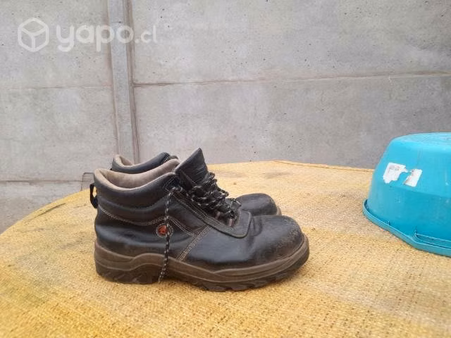 Zapatos de segurida usados