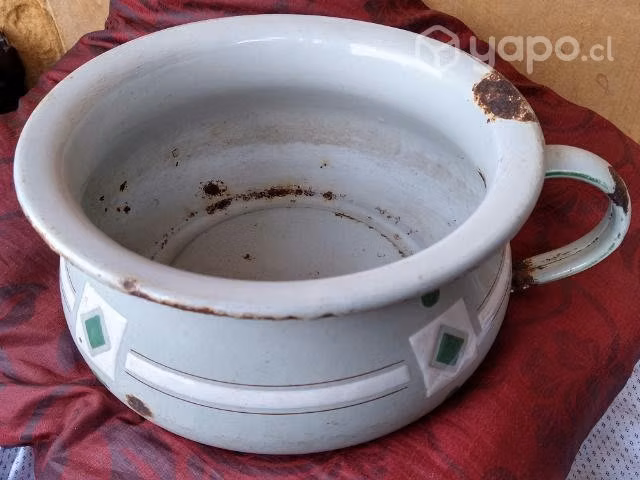 Antigua piesa enlozada vintage retro con diseños