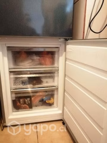 Refrigerador 2 meses de uso casi nuevo