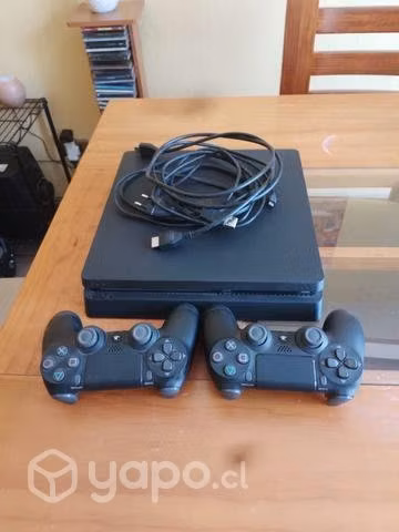 PS4 Slim con 2 controles originales, como nuevo