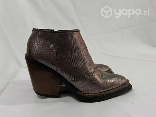Botín Tacón Marca Hush Puppies Comfort N*35 - Imagen 4