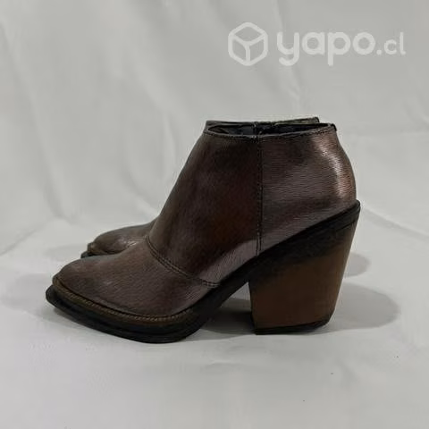 Botín Tacón Marca Hush Puppies Comfort N*35
