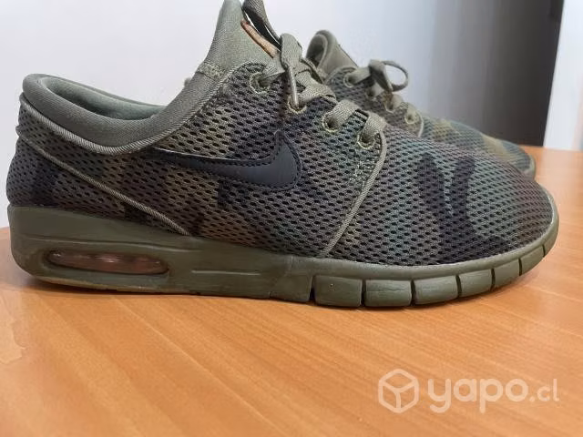Nike Janoski