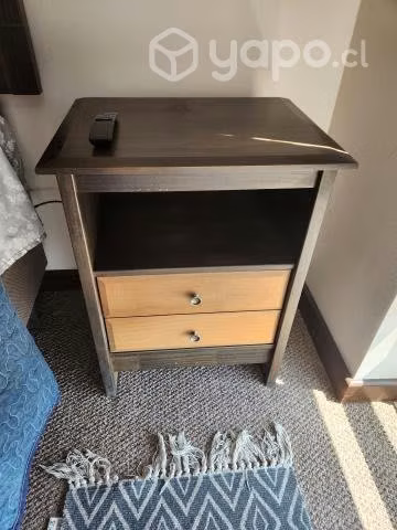 Cama Queen con veladores y colchón