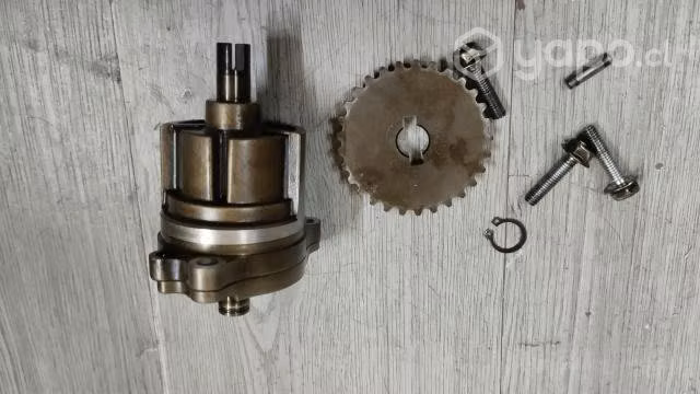 Bomba de aceite .pertenece a moto suzuki intrude