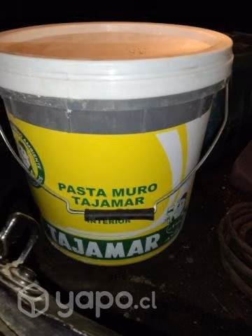 Esmalte al agua y pasta muro