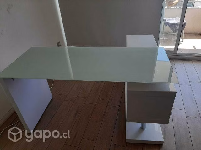 Escritorio vidrio templado, con ruedas