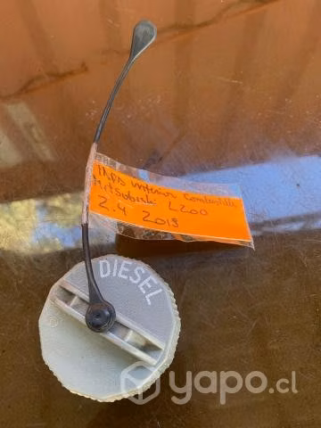 Tapa combustible interior Mitsubishi L
