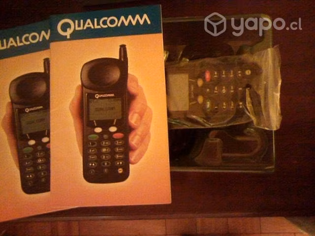 Antiguo teléfono celular Qualcomm - Imagen 2